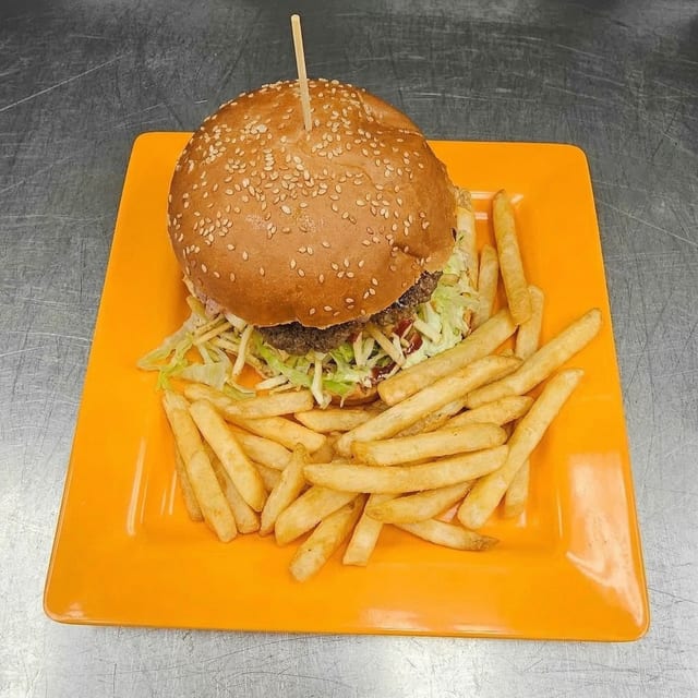Hamburguesa de Carne o Pollo.